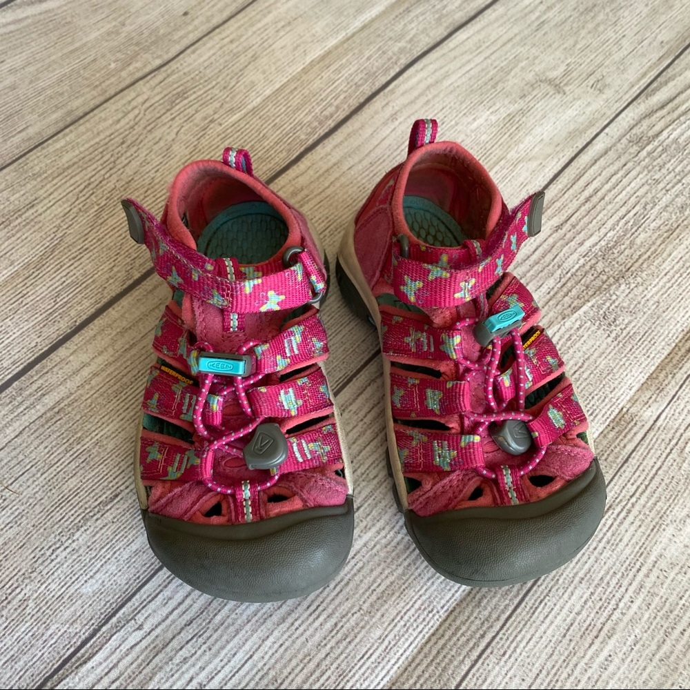 Keen pink butterfly shoes/sandals - Picture 8 of 8